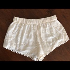 Stretch waist band shorts